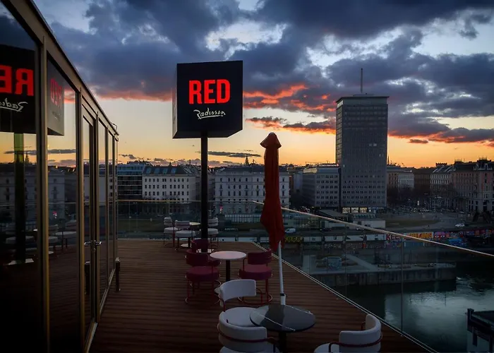 Radisson Red Hotel, Szálloda