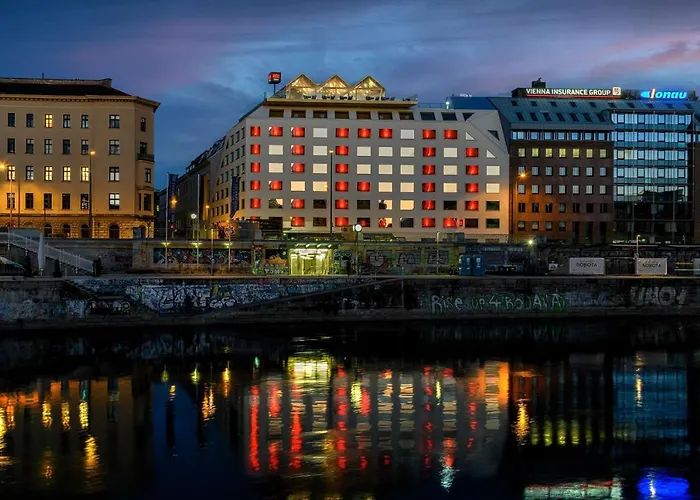 Radisson Red Hotel, Szálloda