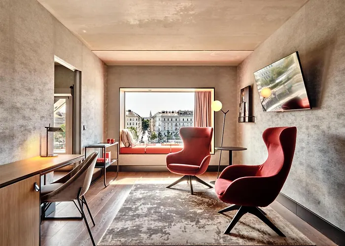 מלון Radisson Red Hotel,