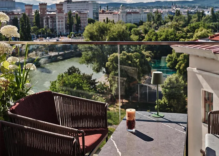 Radisson Red Hotel, Szálloda 4*