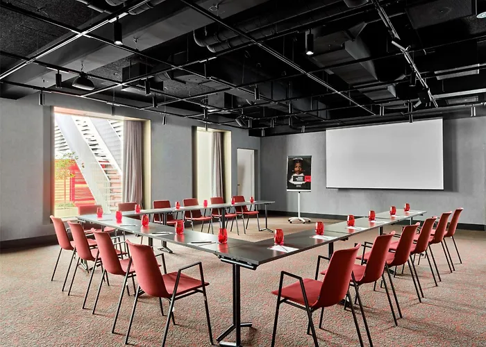 Radisson Red Hotel, Szálloda 4*
