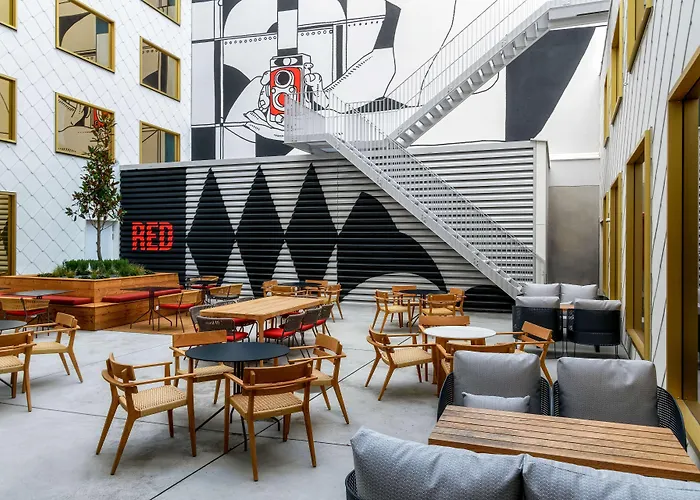 Radisson Red Hotel, Szálloda 4*