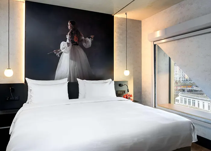 Radisson Red Hotel,