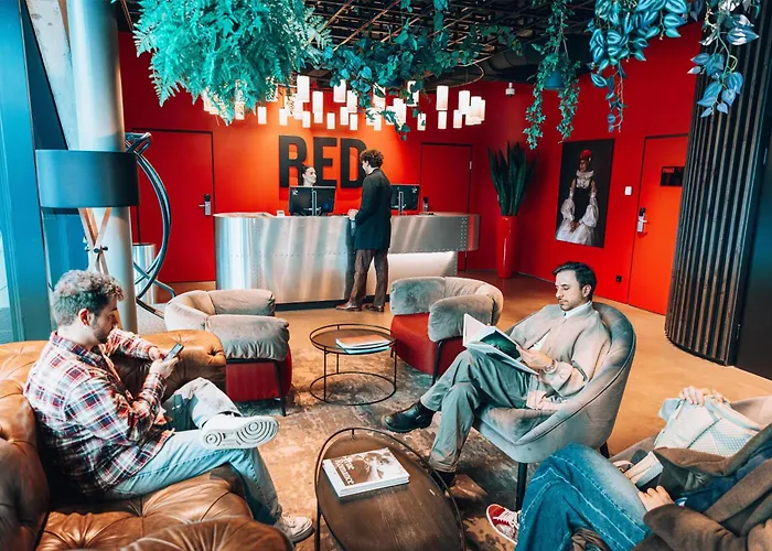 Radisson Red Hotel, מלון 4*